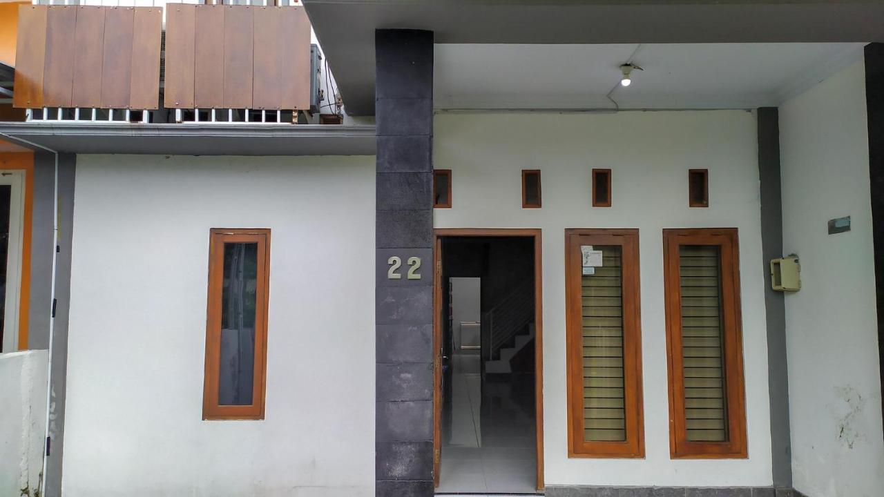 Отель Omah Leren Mitra Reddoorz Near Gembiraloka Zoo Джокьякарта Экстерьер фото